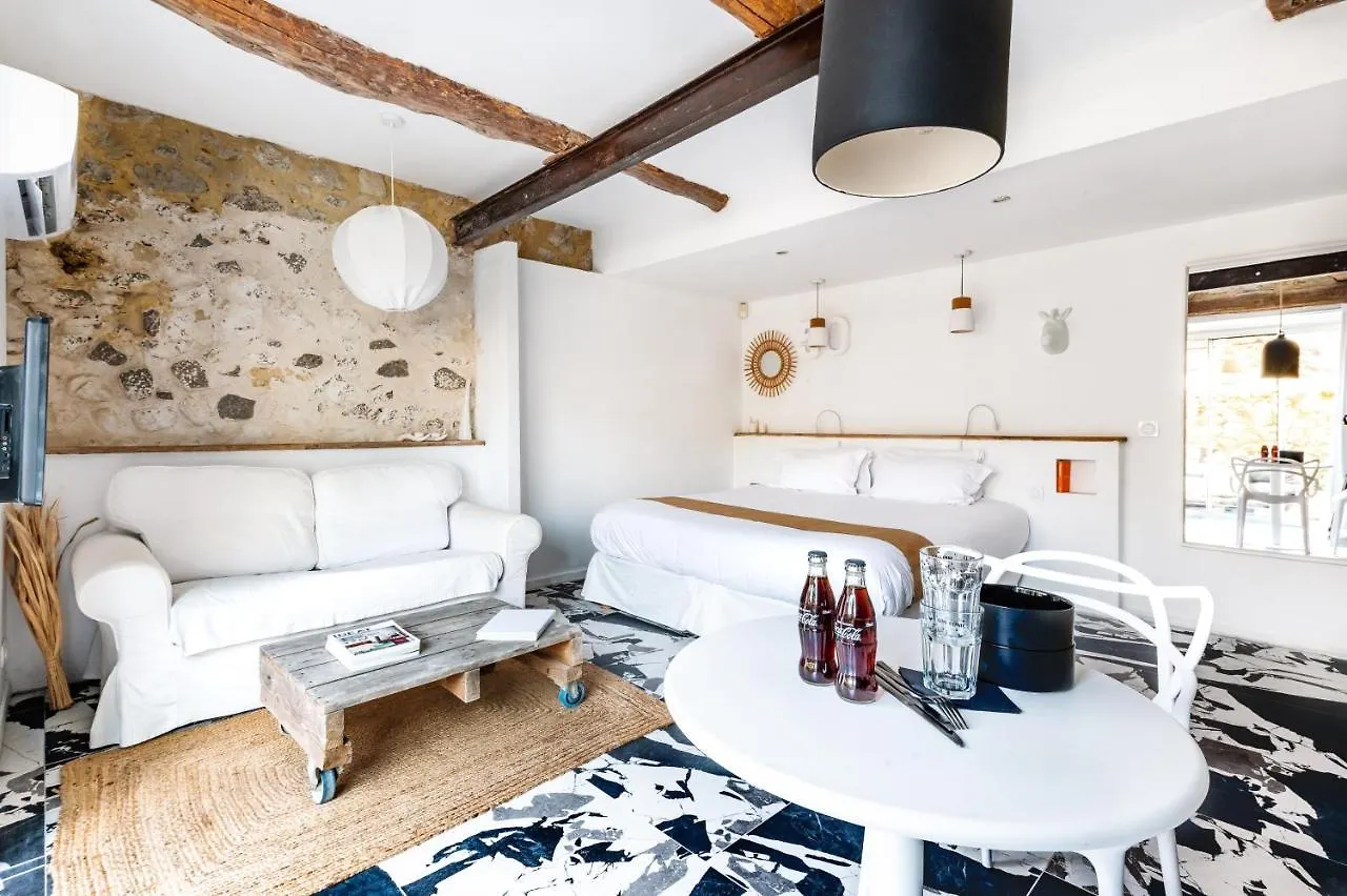 Hotel Bastide Vieux Chêne à Condorcet 4*,  France